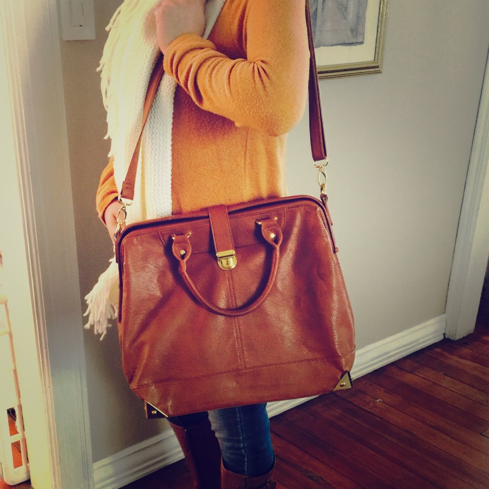 Brown Pleather bag, comes with long strap.