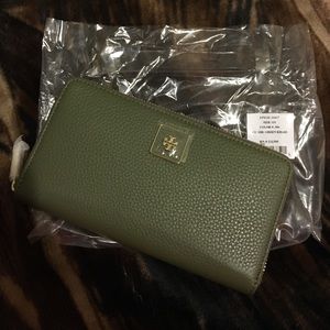 💯🆕 Tory Burch Clara Zip Continental Wallet