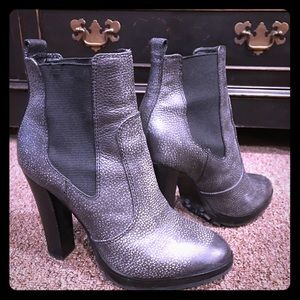 Tory Burch Boots w original box