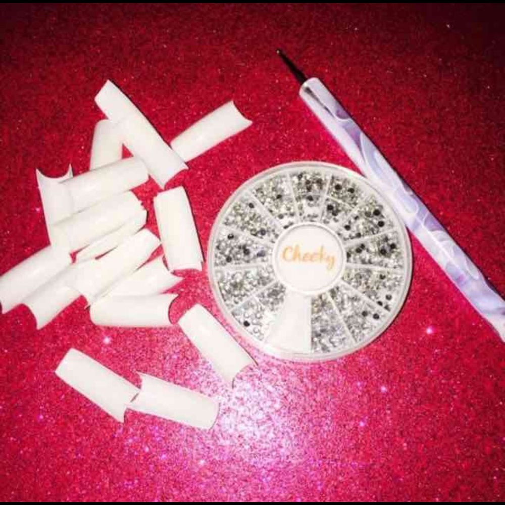 Nail Art Bundle - Picture 2 of 2