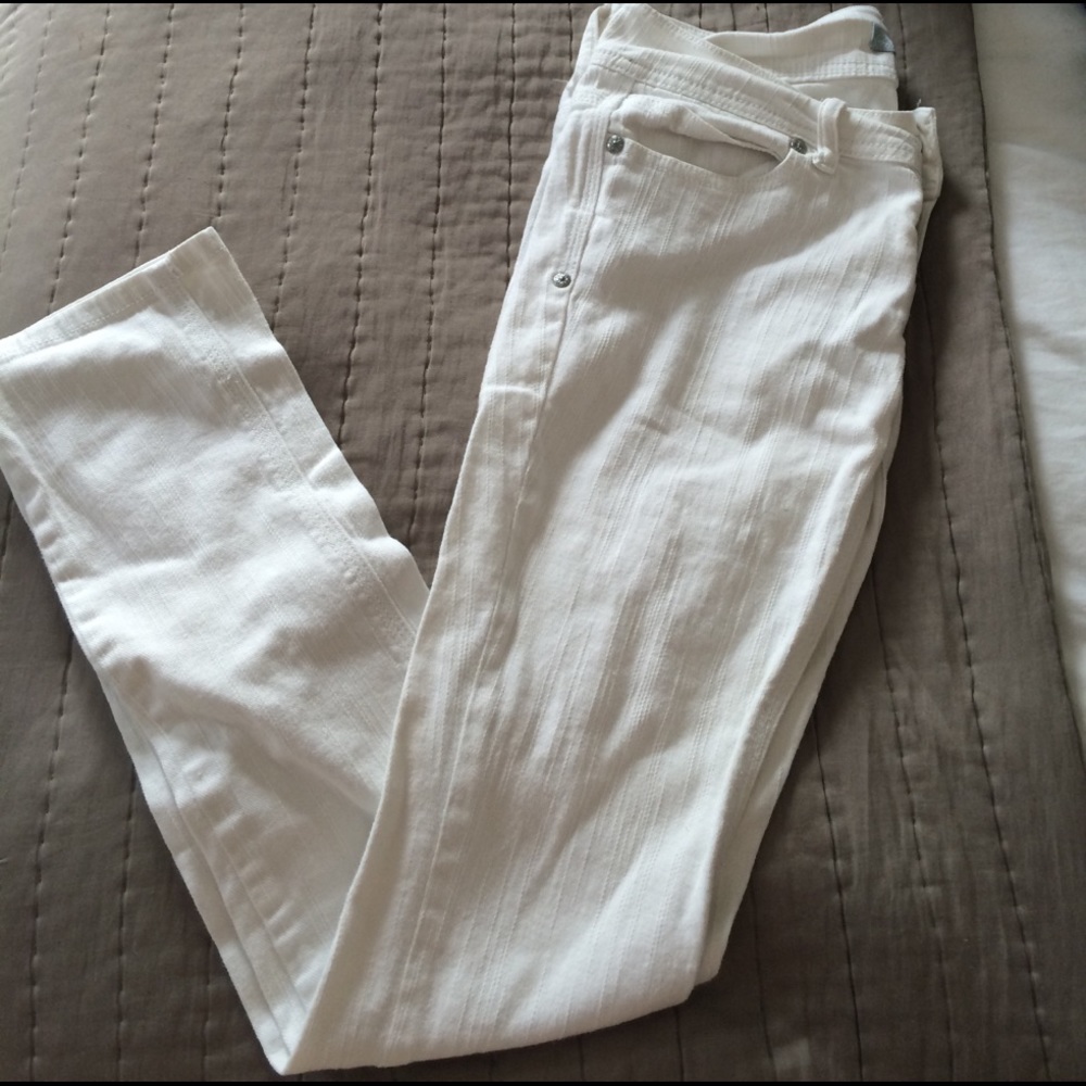 WHITE JEANS