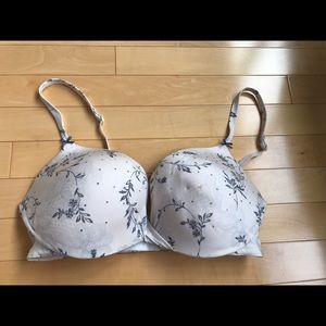 Victoria secret bra.