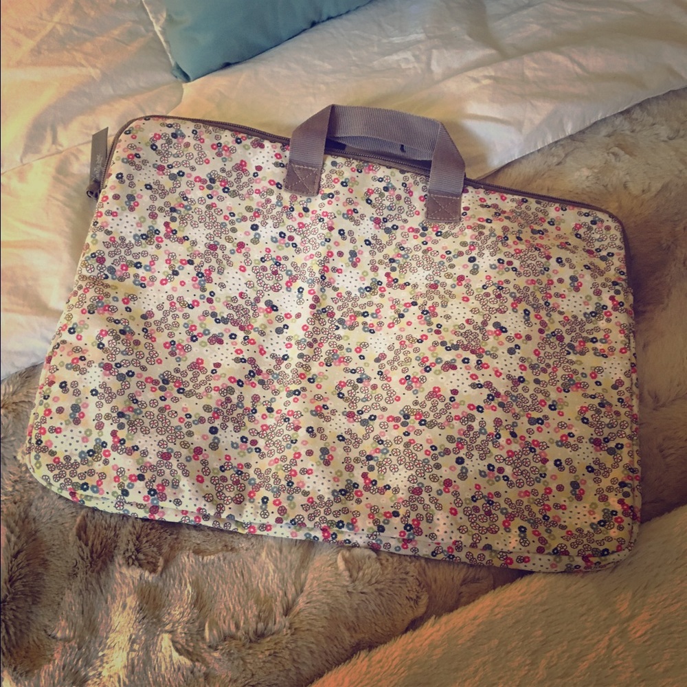Thirty-one laptop case