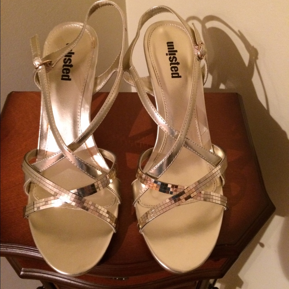 NWOT Ladies Slingback Shoes Shimmering Silver
