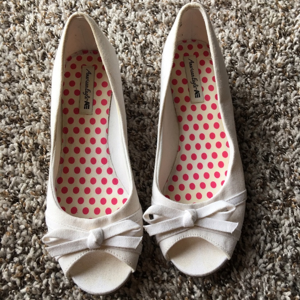 White short wedges