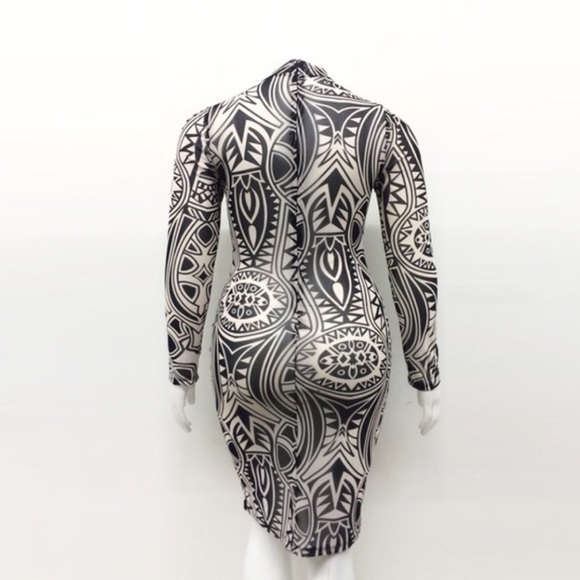 CURVY Abstract Pattered bodycon Mesh Dress - Picture 5 of 7