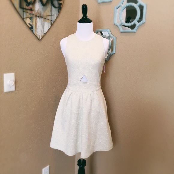 Ivory Textured Dress - Picture 2 of 7