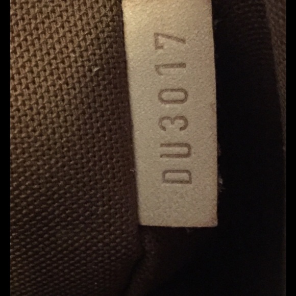 SOLD  Louis Vuitton Batignolles handbag - Picture 7 of 7