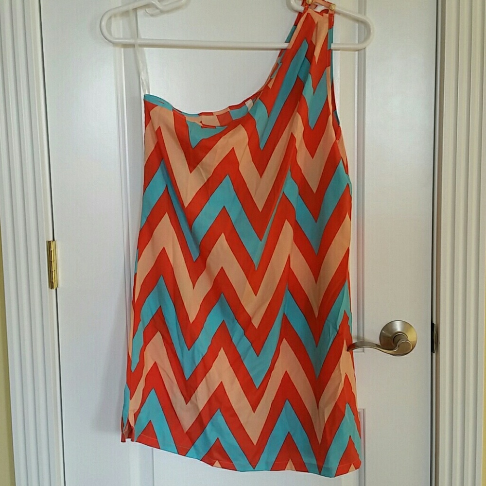 One-shoulder dress