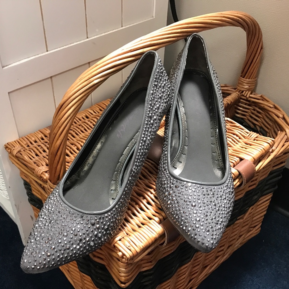 Sparkly gray mid hight heels