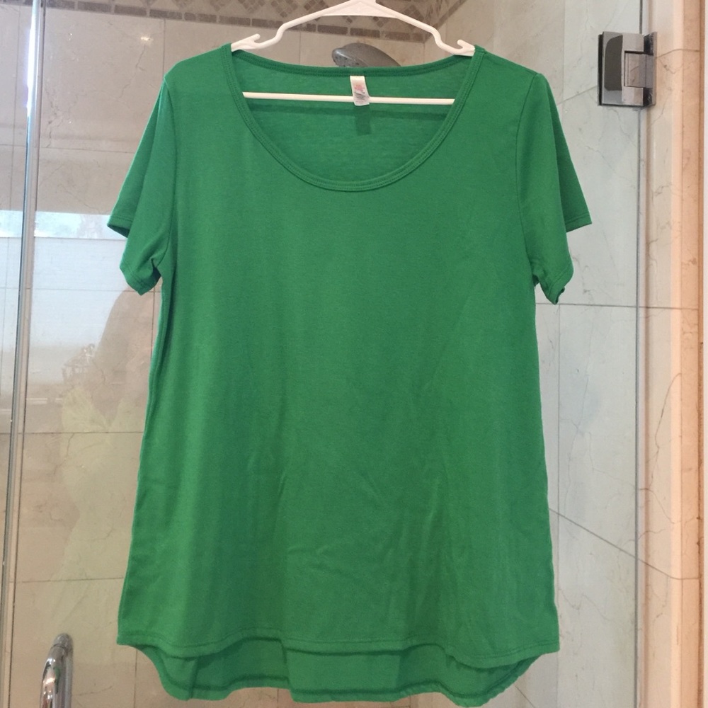 Lularoe medium classic Tee