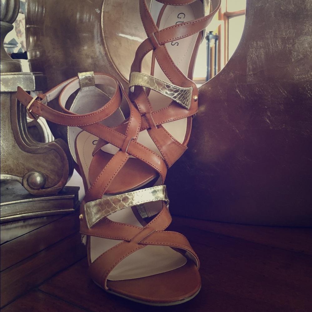 Guess Shaddy Sandal Pump (Luggage Tan/Gold)