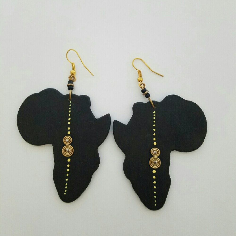 Wood african shaped earrings