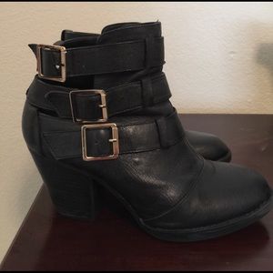 Steve Madden bootie