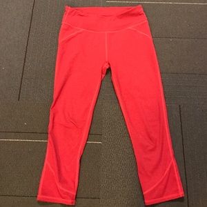 Fabletics cranberry Salar Crop