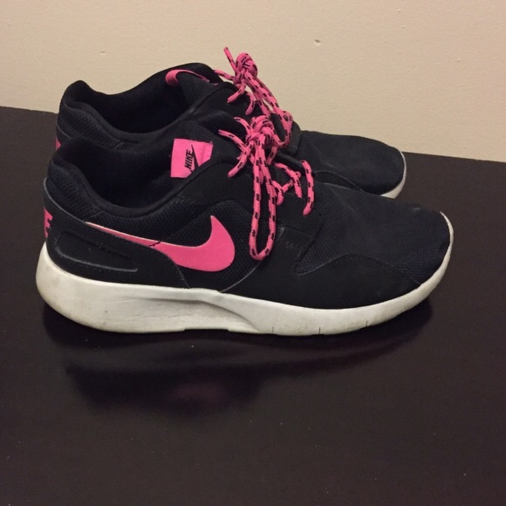 Black + pink Nike Kaishi Runs