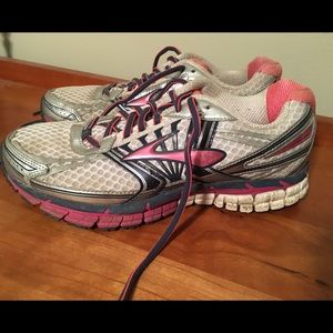 GUC Brooks Running Shoes