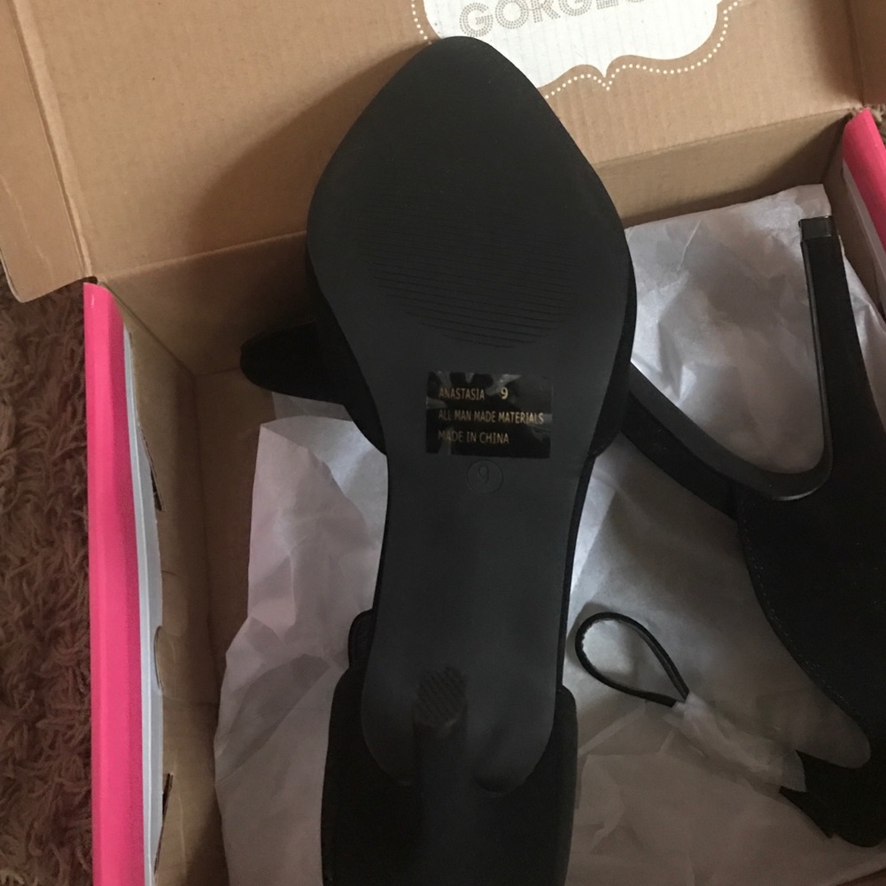 Shoes - Picture 3 of 3