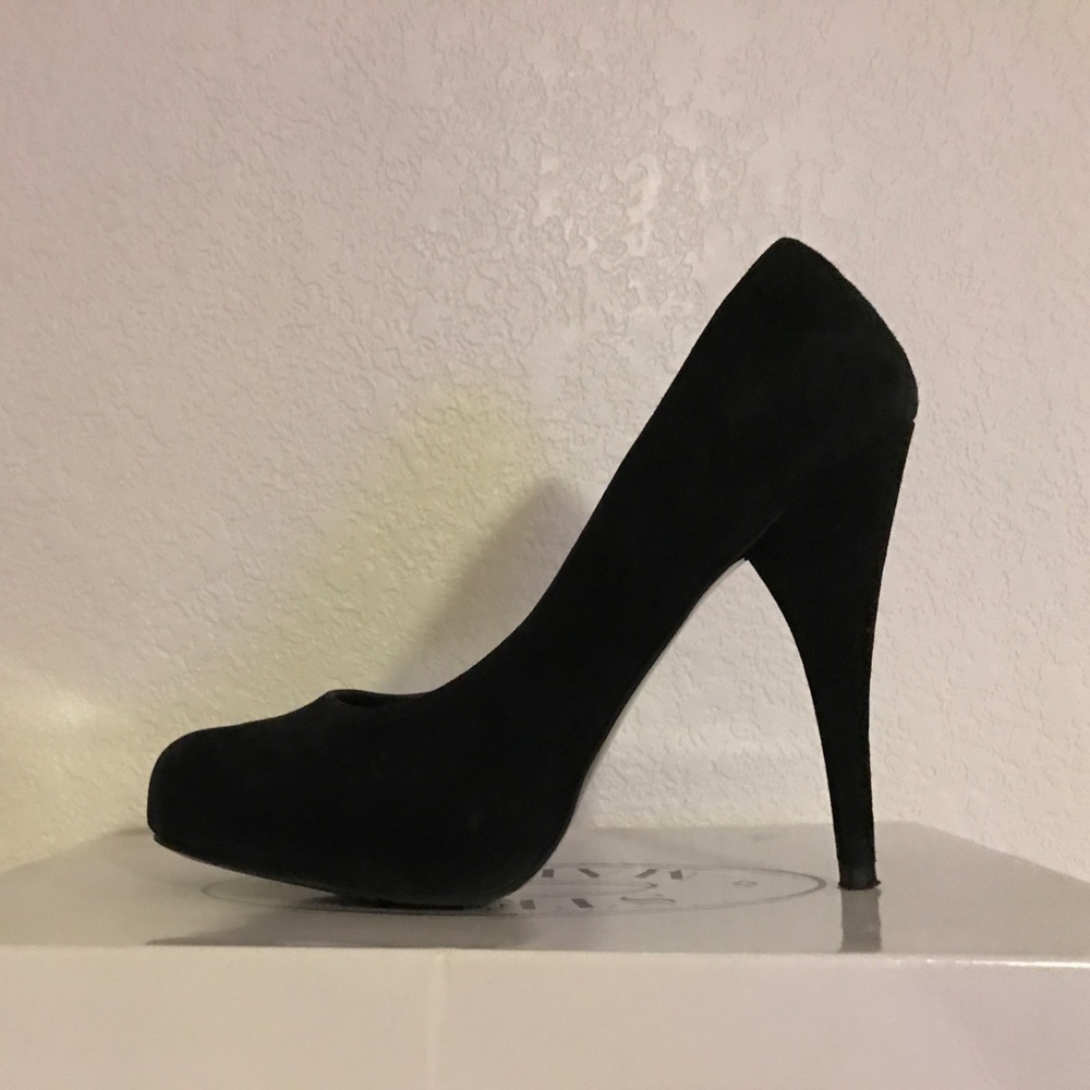 Steve Madden Black Suede Pumps
