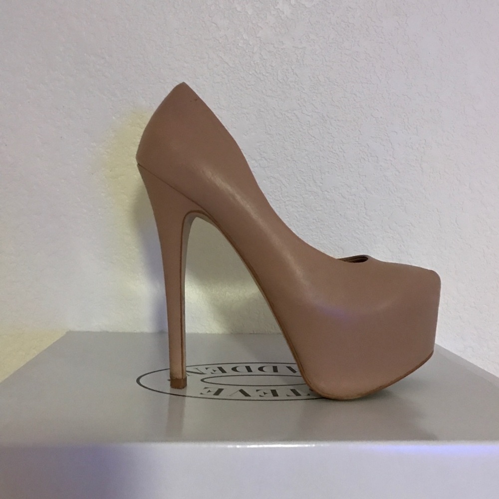 Steve Madden Blush Leather Platform Pumps