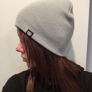 NWOT 686 light grey knit beanie