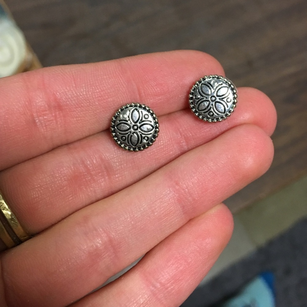 Silver round earrings