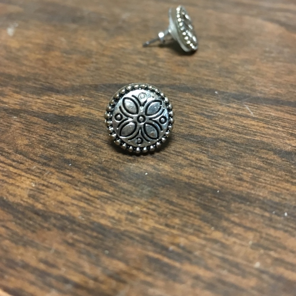 Silver round earrings - Picture 3 of 3