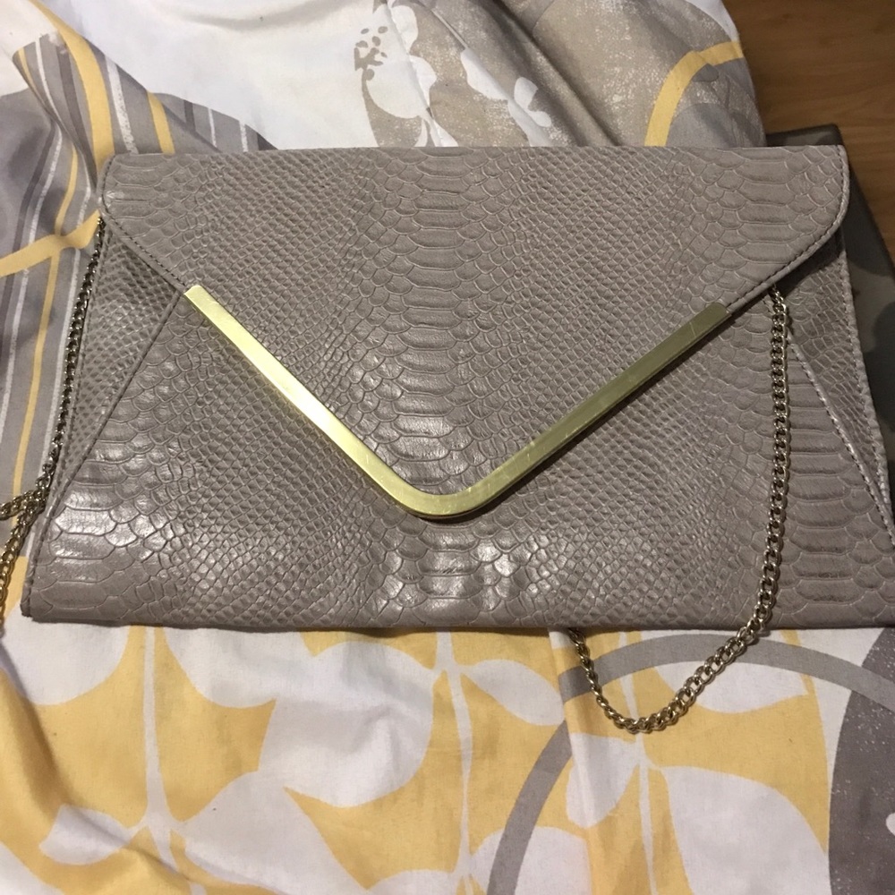 Steve Madden Clutch with chain.