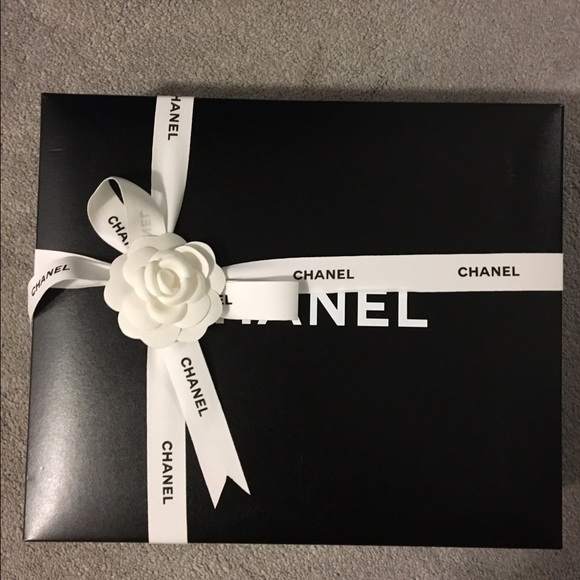 🎈SOLD🎈Chanel Boy Medium Caviar Gold hardware - Picture 2 of 2