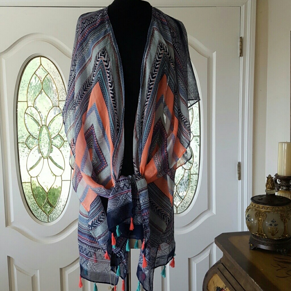 Kimono tie-in front top. Beautiful!