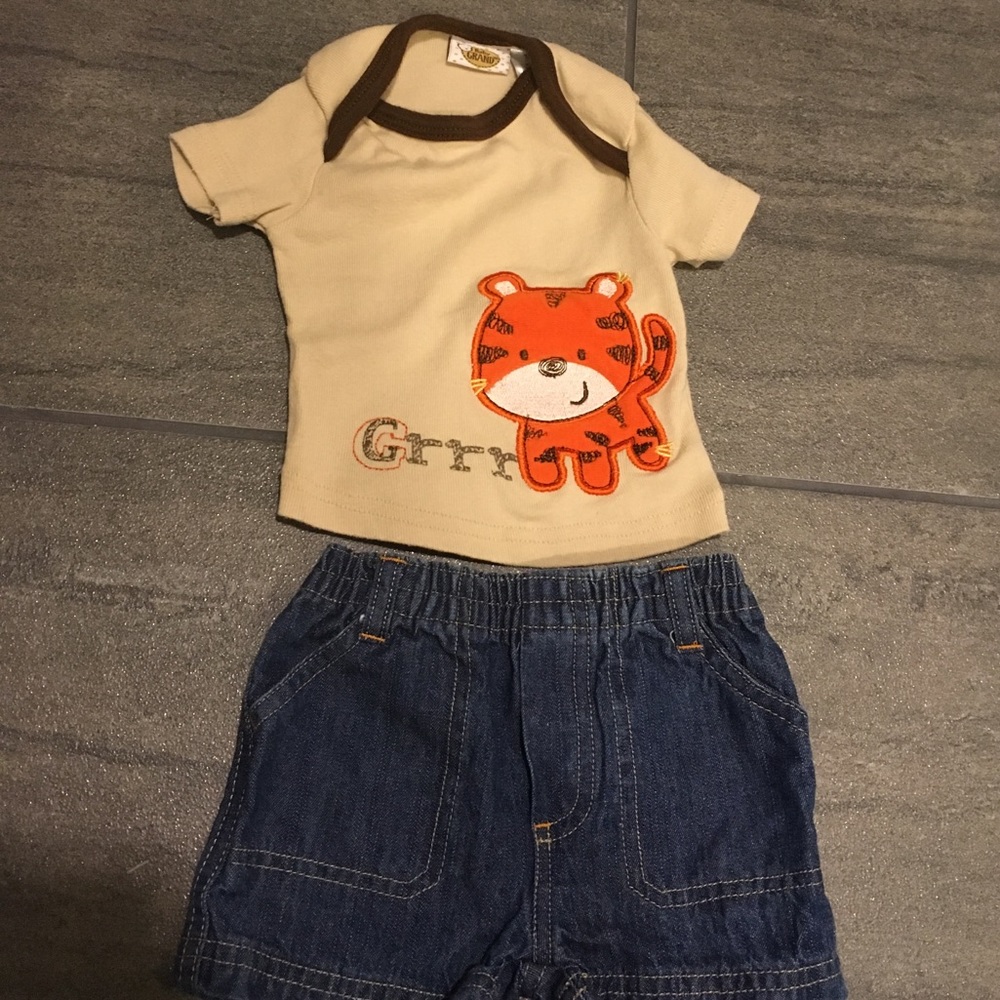 Baby Outfit - Shirt and shorts