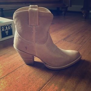 Frye Billy Heel Short, color taupe, size 8m