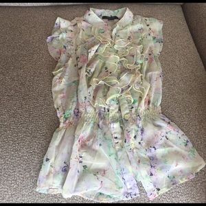 Cute button up ruffle top.