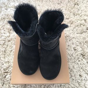 Ugg Black bailey button