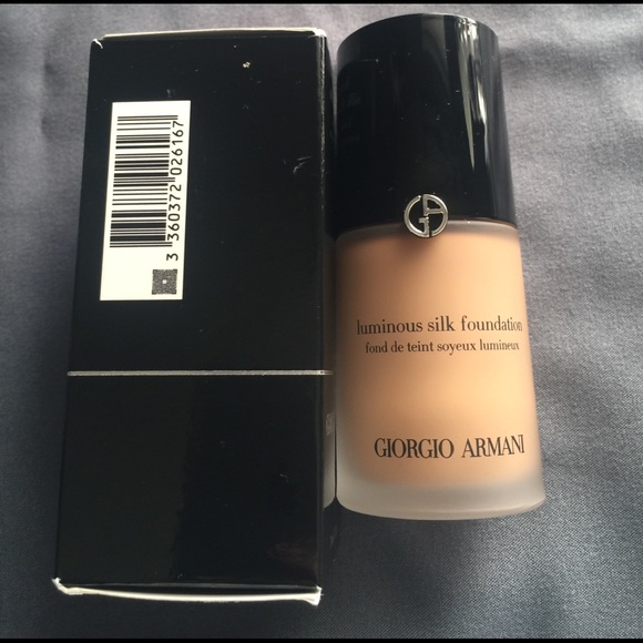 Giorgio Armani Beauty Luminous Silk Foundation - Picture 5 of 5