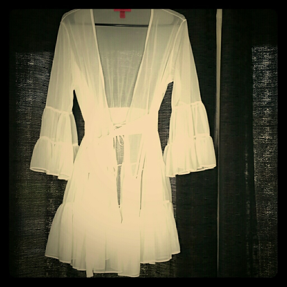 Stunning Betsy Johnson robe!