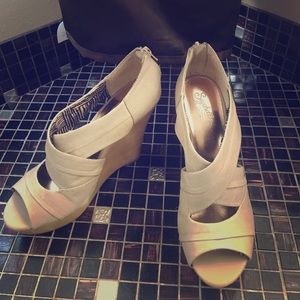 Seychelles wedge 💛the go with everything shoe💛