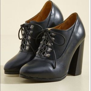 🎉HP🎉 Black Heeled Bootie