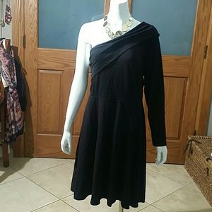 Black eloquii dress.    (DS1)