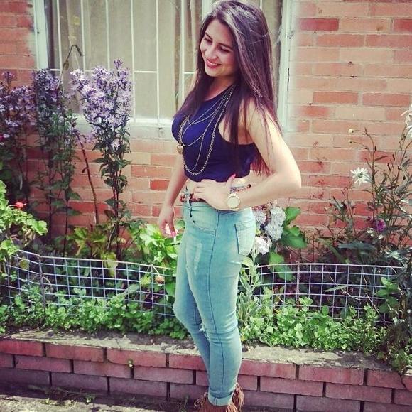 Meet your Posher, Laura - Picture 1 of 1