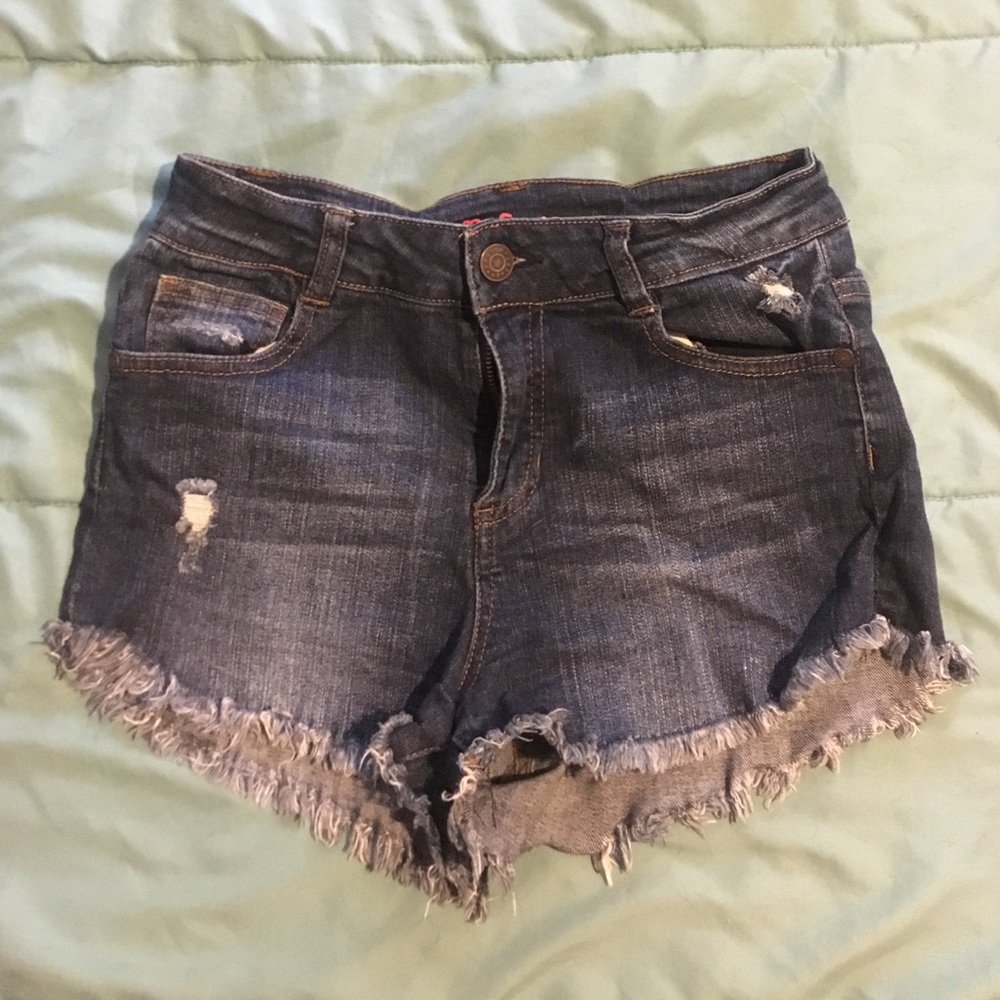Refuge Semi-Destroyed Jean Shorts w. Fringe