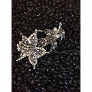 Large embellished hair accessory