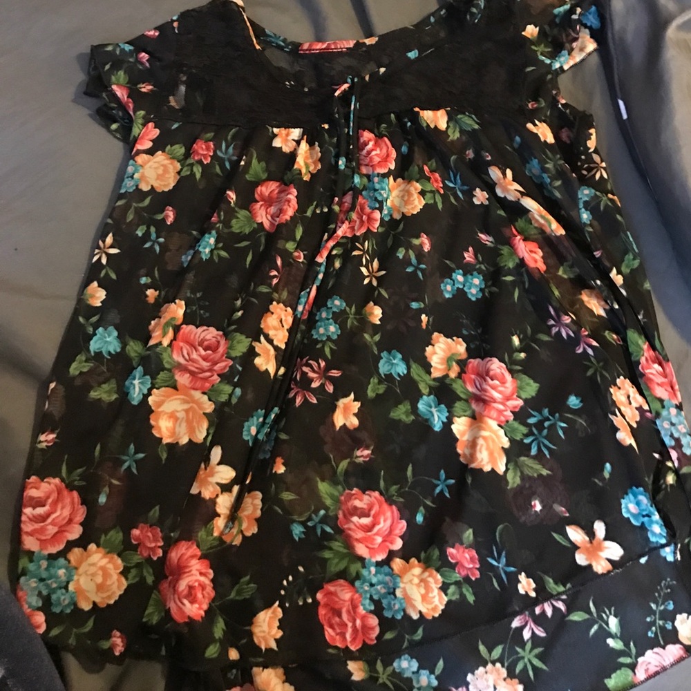 Floral lace top