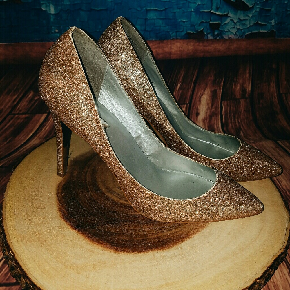 Gold sparkly glitter sequin pump shoe H by Halston