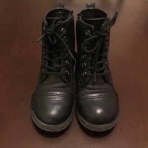Size 6 journey kids black boots