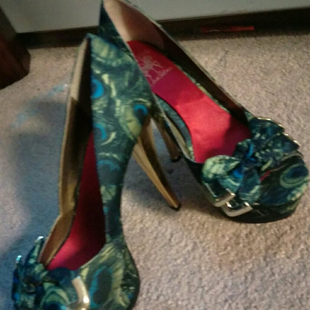 Circus by Sam Edelman peacock