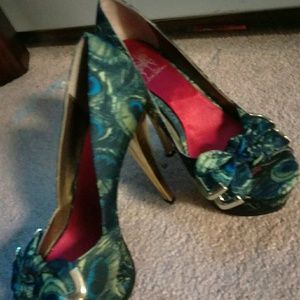 Circus by Sam Edelman peacock