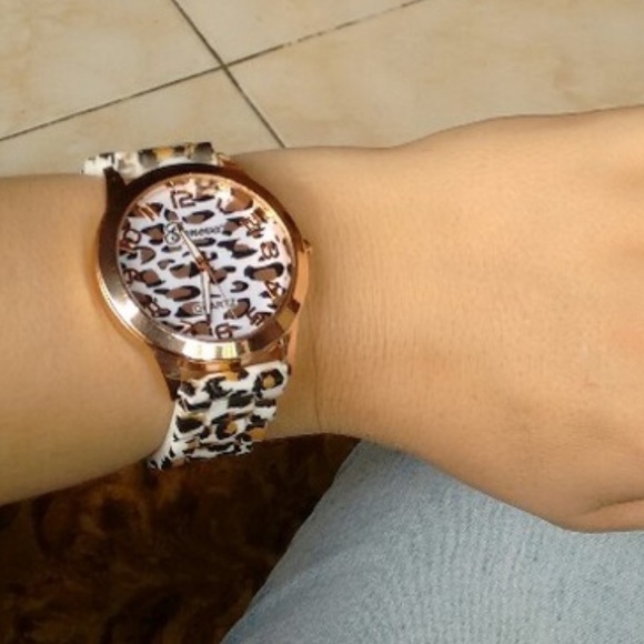 Ladies Watch - Picture 2 of 2