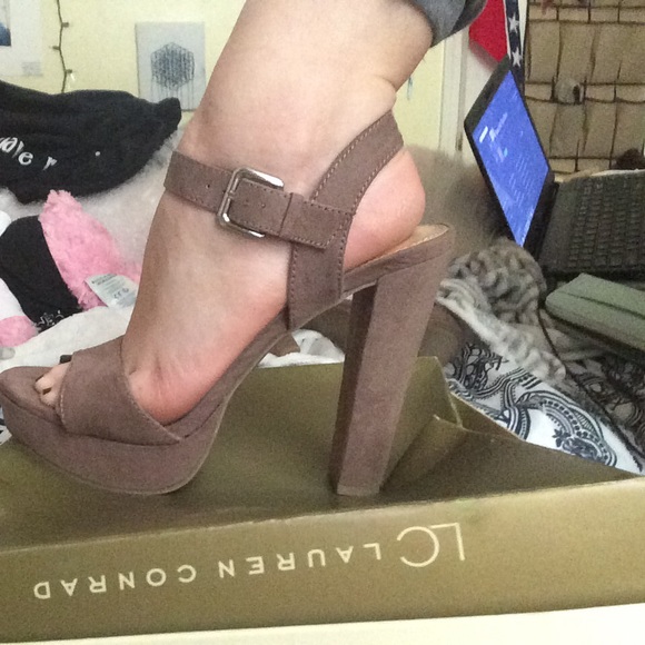 Brown suede platform heels - Picture 3 of 3