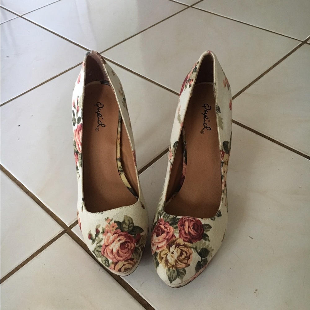 White Floral Platform Pumps